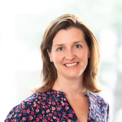 Elizabeth's headshot